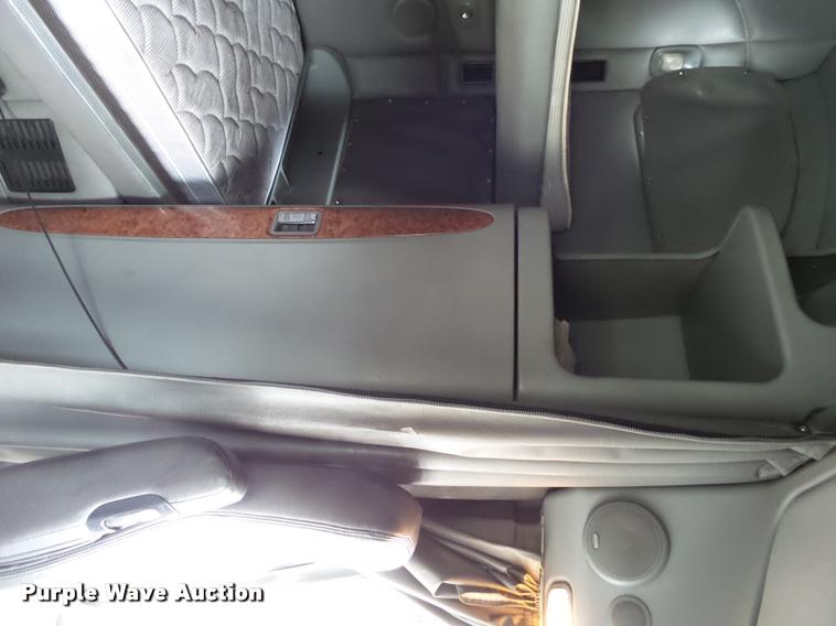 image for item DA2521 2010 Peterbilt 387 semi truck