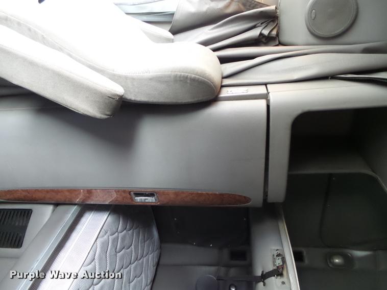 image for item DA2521 2010 Peterbilt 387 semi truck