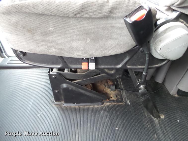 image for item DA2521 2010 Peterbilt 387 semi truck