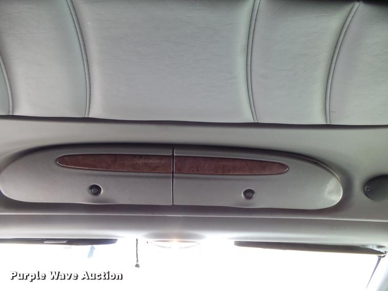 image for item DA2521 2010 Peterbilt 387 semi truck