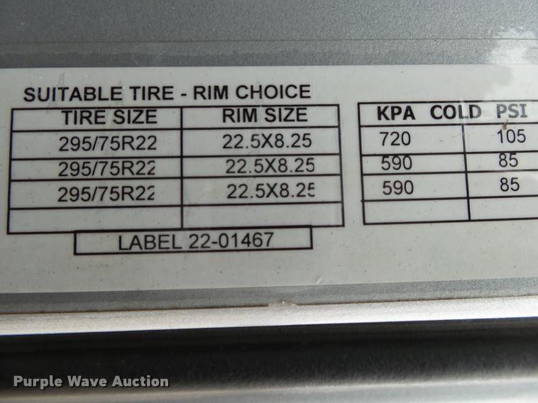 image for item DA2521 2010 Peterbilt 387 semi truck