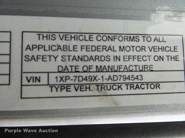 image for item DA2521 2010 Peterbilt 387 semi truck