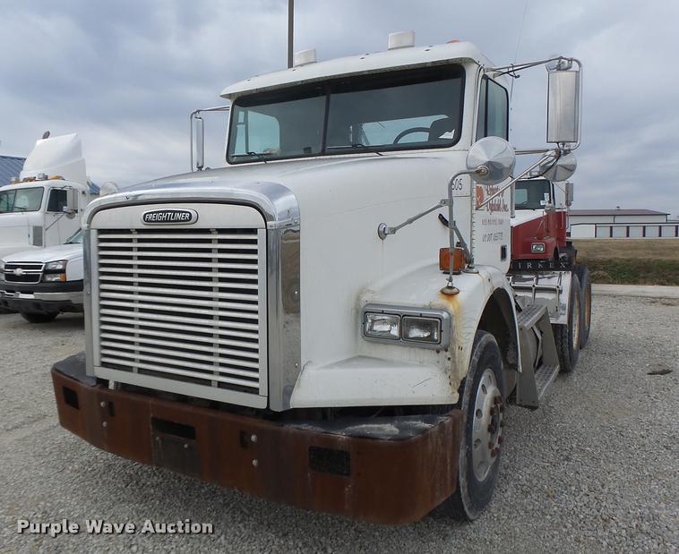 image for item DA3256 2000 Freightliner FLD112SD semi truck