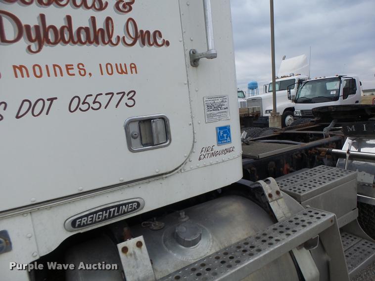 image for item DA3256 2000 Freightliner FLD112SD semi truck
