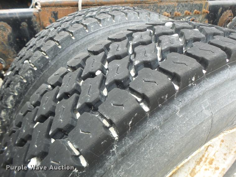 image for item DA3256 2000 Freightliner FLD112SD semi truck