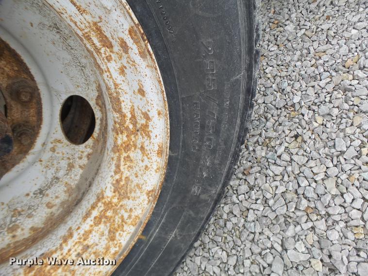 image for item DA3256 2000 Freightliner FLD112SD semi truck