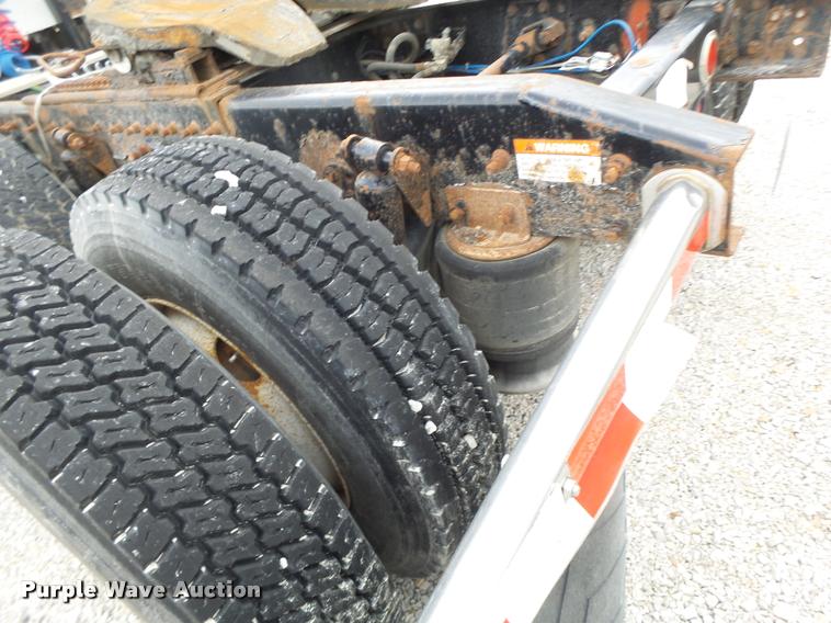 image for item DA3256 2000 Freightliner FLD112SD semi truck