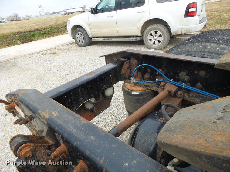 image for item DA3256 2000 Freightliner FLD112SD semi truck