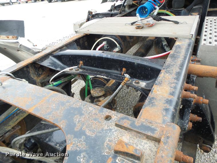 image for item DA3256 2000 Freightliner FLD112SD semi truck