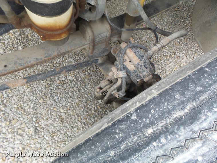 image for item DA3256 2000 Freightliner FLD112SD semi truck