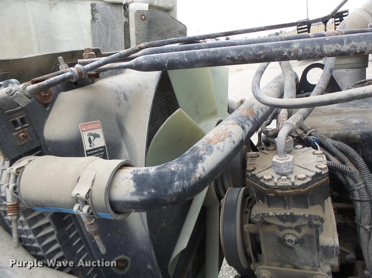 image for item DA3256 2000 Freightliner FLD112SD semi truck