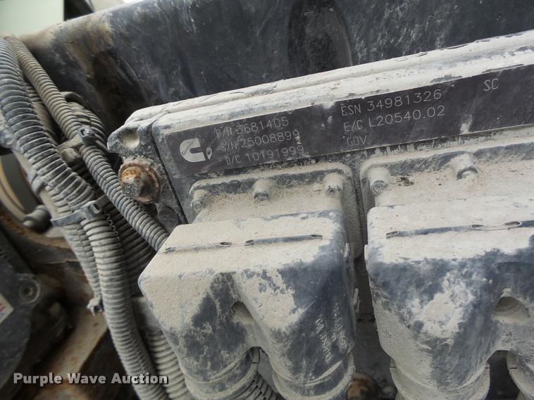 image for item DA3256 2000 Freightliner FLD112SD semi truck