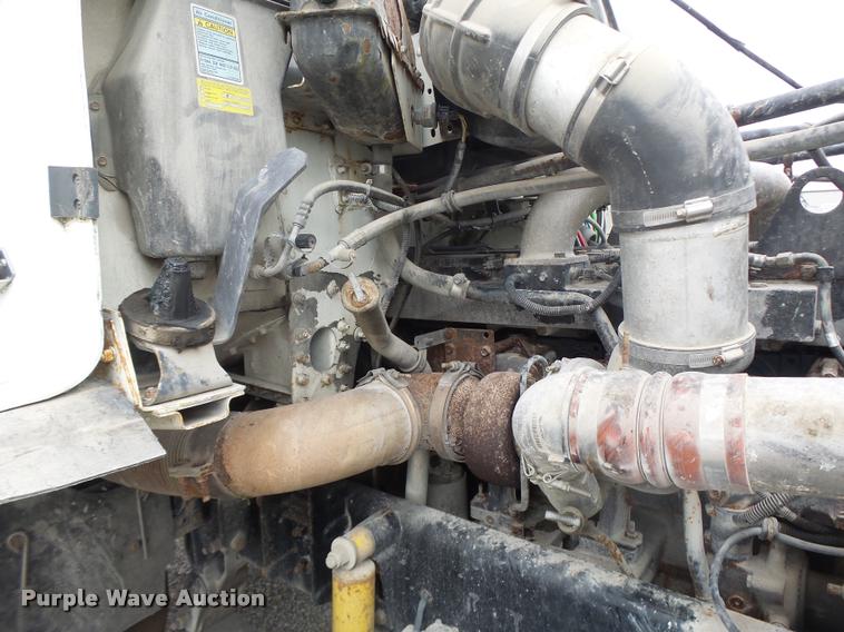 image for item DA3256 2000 Freightliner FLD112SD semi truck