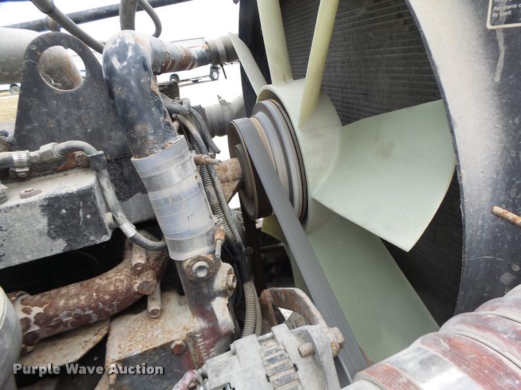 image for item DA3256 2000 Freightliner FLD112SD semi truck