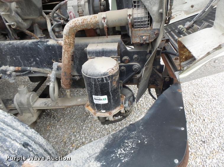 image for item DA3256 2000 Freightliner FLD112SD semi truck