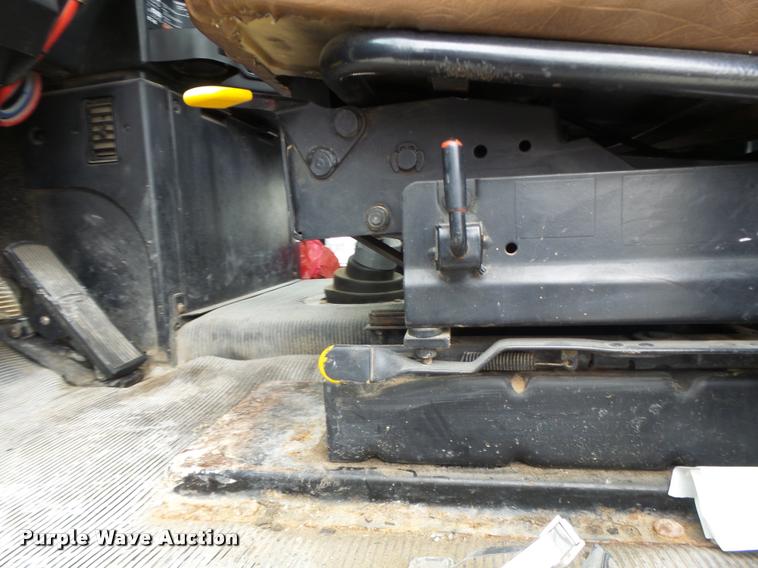 image for item DA3256 2000 Freightliner FLD112SD semi truck