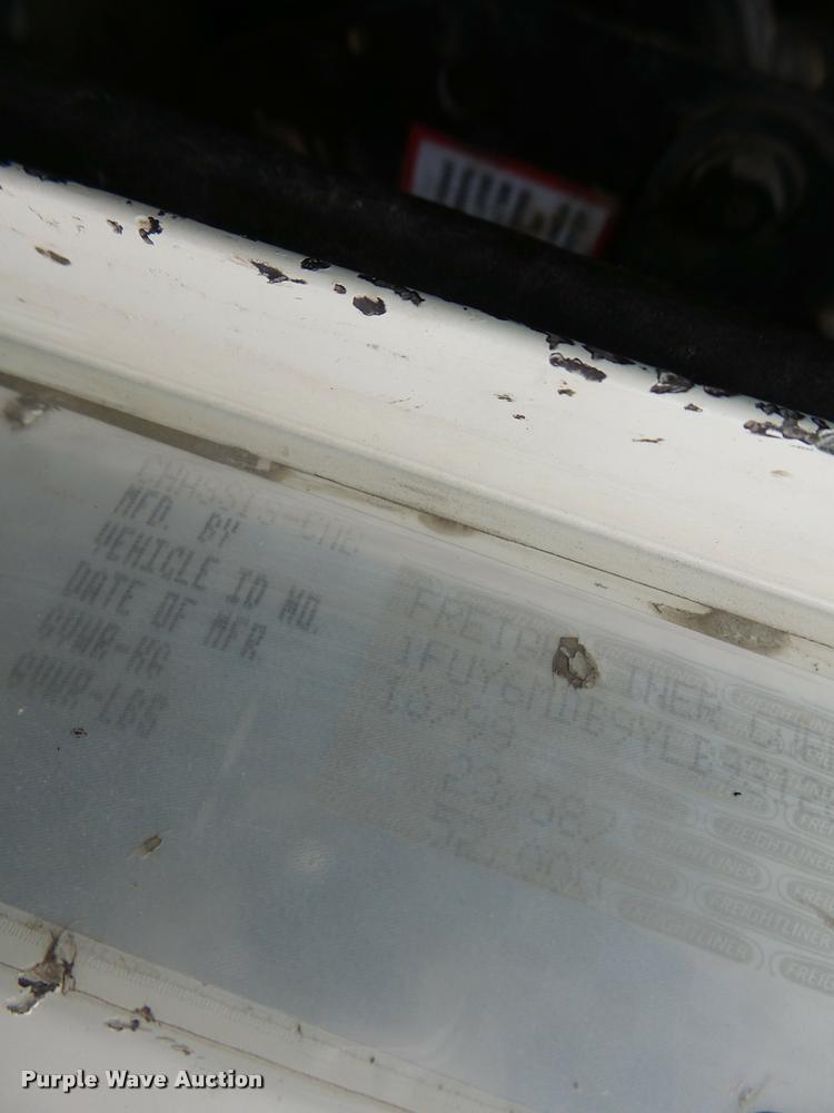 image for item DA3256 2000 Freightliner FLD112SD semi truck