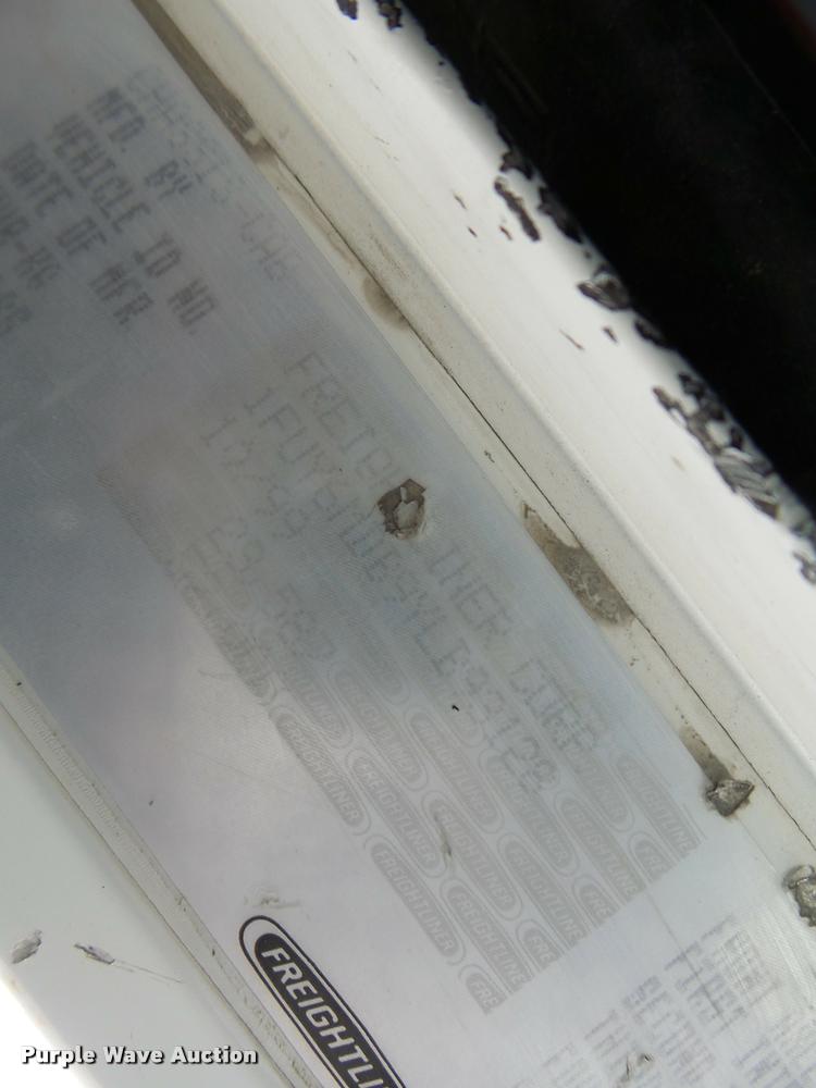 image for item DA3256 2000 Freightliner FLD112SD semi truck