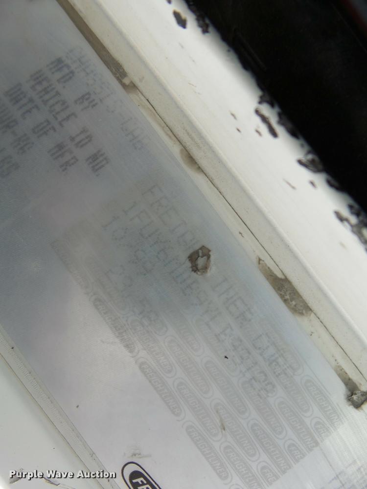 image for item DA3256 2000 Freightliner FLD112SD semi truck