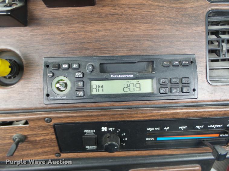 image for item DA3256 2000 Freightliner FLD112SD semi truck