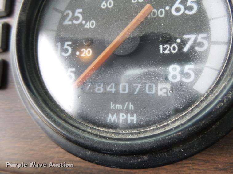 image for item DA3256 2000 Freightliner FLD112SD semi truck