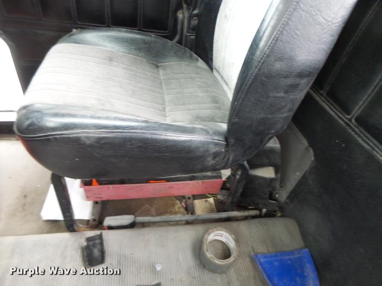 image for item DA3256 2000 Freightliner FLD112SD semi truck