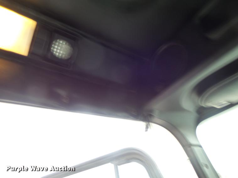 image for item DA3256 2000 Freightliner FLD112SD semi truck