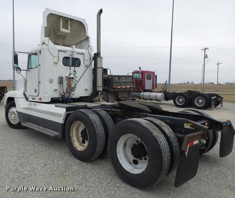 image for item DA3263 2000 Freightliner FLD semi truck