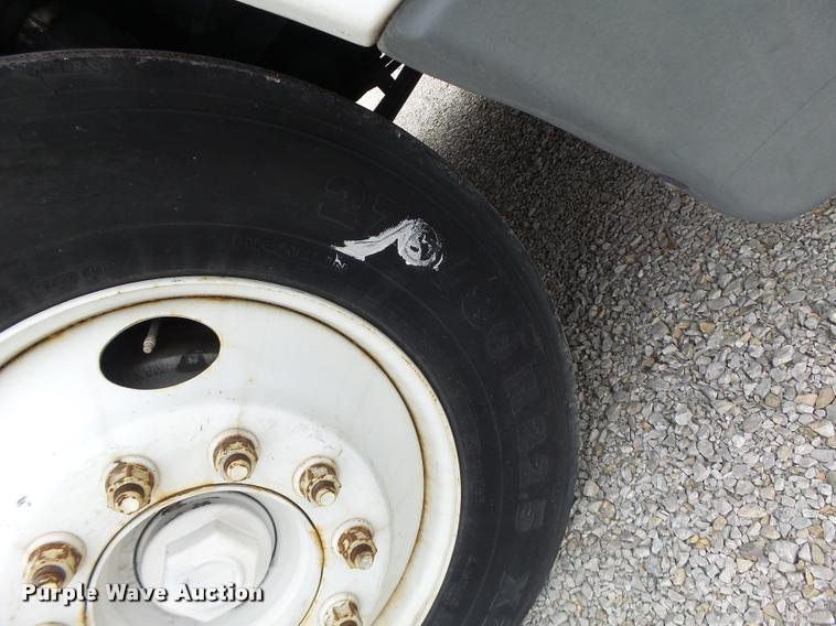 image for item DA3263 2000 Freightliner FLD semi truck