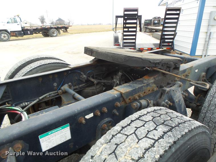 image for item DA3263 2000 Freightliner FLD semi truck