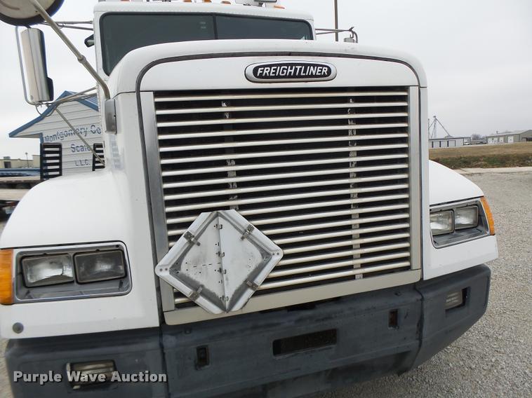image for item DA3263 2000 Freightliner FLD semi truck