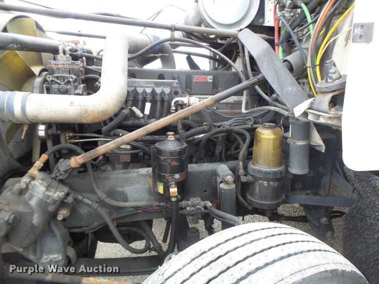 image for item DA3263 2000 Freightliner FLD semi truck