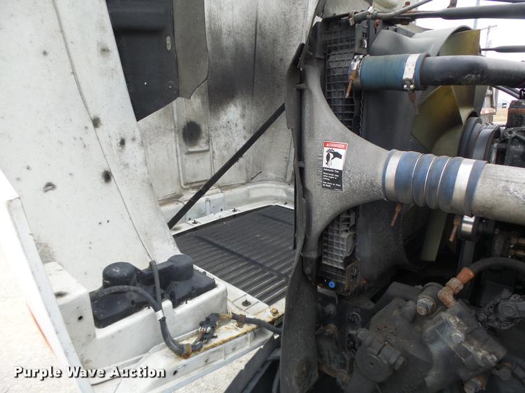 image for item DA3263 2000 Freightliner FLD semi truck