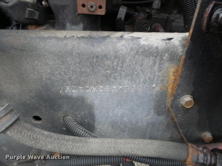 image for item DA3263 2000 Freightliner FLD semi truck