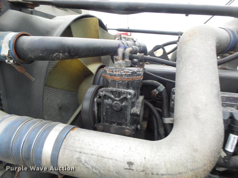 image for item DA3263 2000 Freightliner FLD semi truck