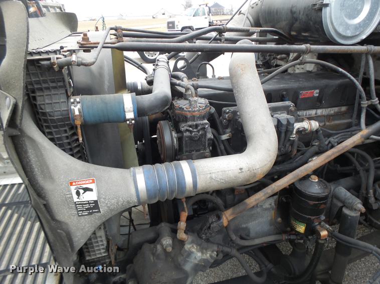 image for item DA3263 2000 Freightliner FLD semi truck