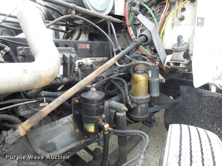 image for item DA3263 2000 Freightliner FLD semi truck