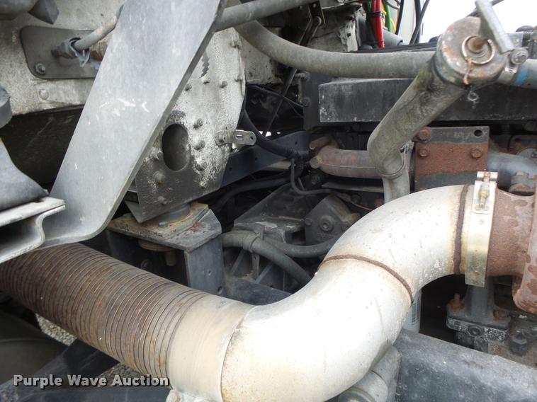 image for item DA3263 2000 Freightliner FLD semi truck