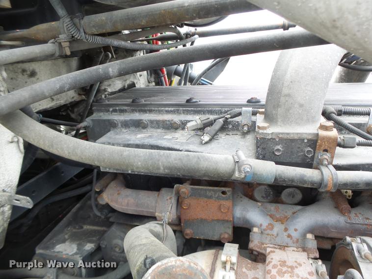 image for item DA3263 2000 Freightliner FLD semi truck