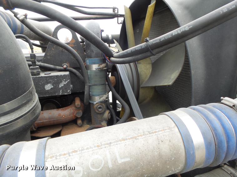 image for item DA3263 2000 Freightliner FLD semi truck