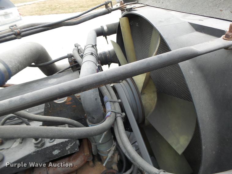 image for item DA3263 2000 Freightliner FLD semi truck