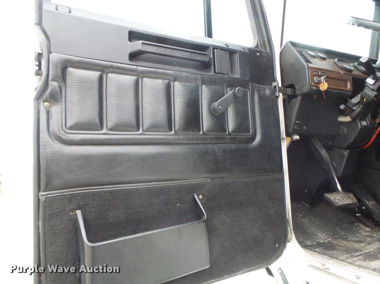 image for item DA3263 2000 Freightliner FLD semi truck