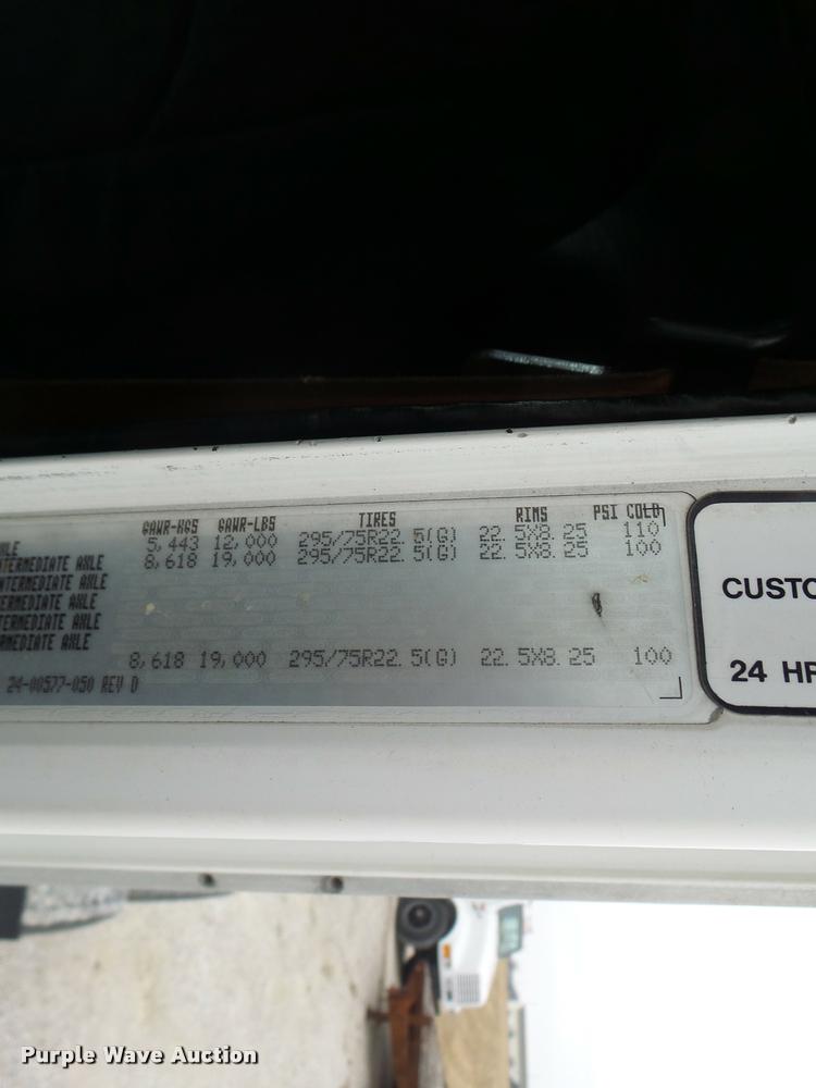 image for item DA3263 2000 Freightliner FLD semi truck