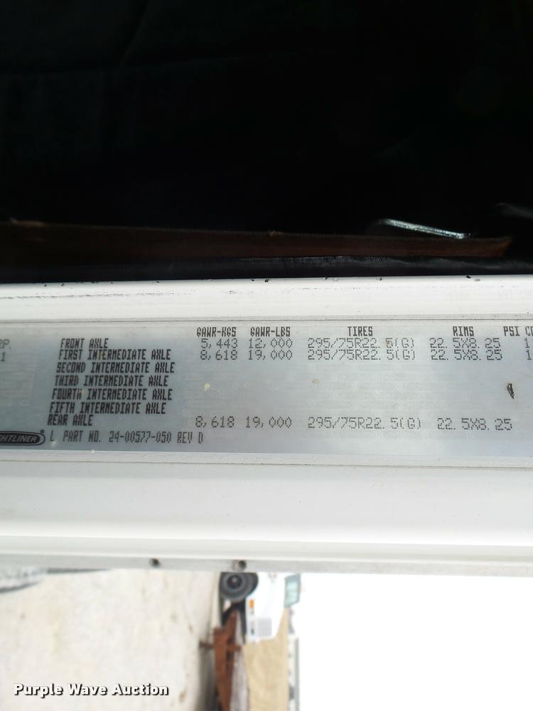 image for item DA3263 2000 Freightliner FLD semi truck