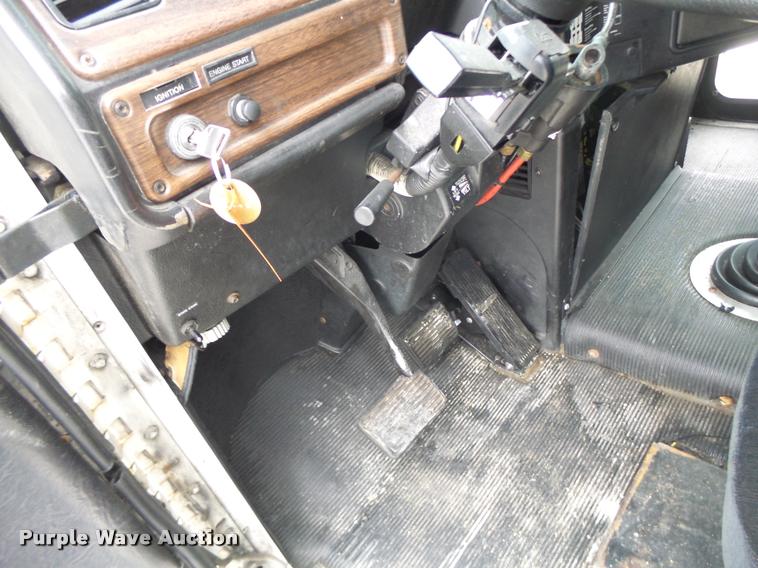 image for item DA3263 2000 Freightliner FLD semi truck