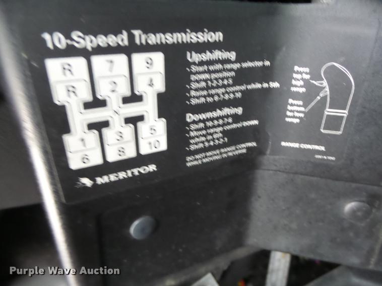 image for item DA3263 2000 Freightliner FLD semi truck