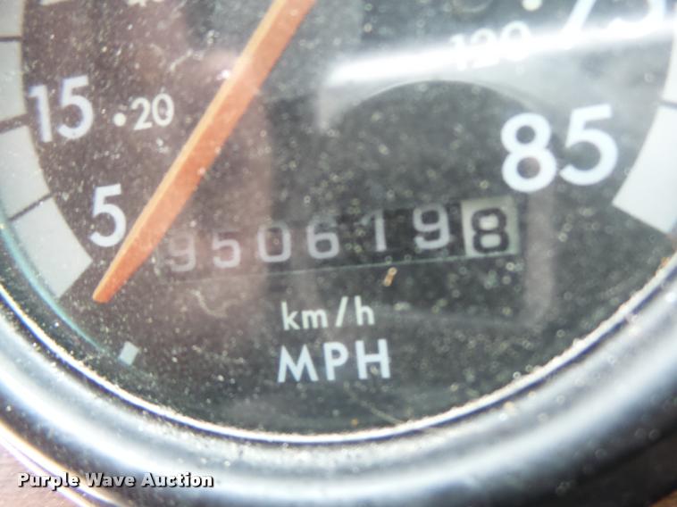 image for item DA3263 2000 Freightliner FLD semi truck