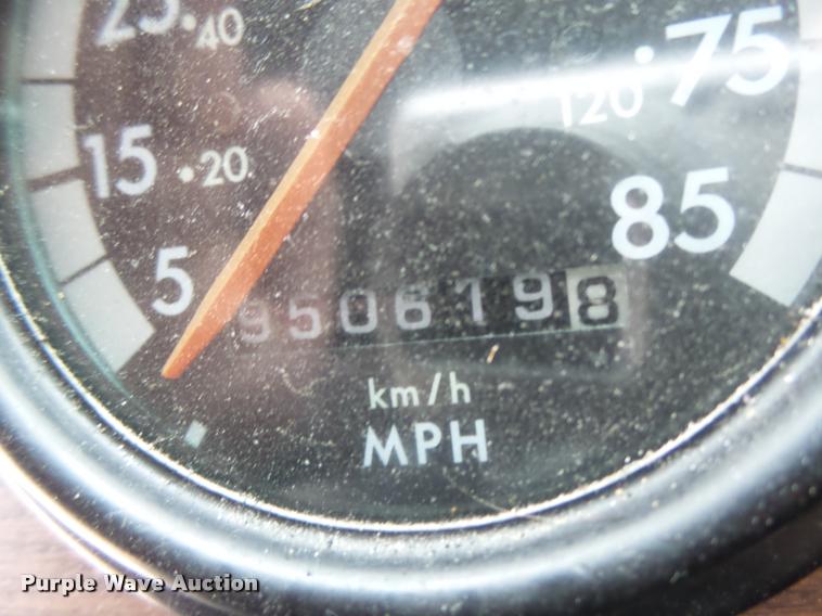 image for item DA3263 2000 Freightliner FLD semi truck