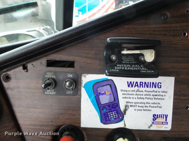 image for item DA3263 2000 Freightliner FLD semi truck