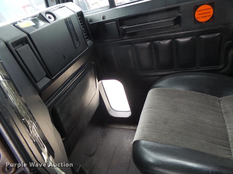 image for item DA3263 2000 Freightliner FLD semi truck